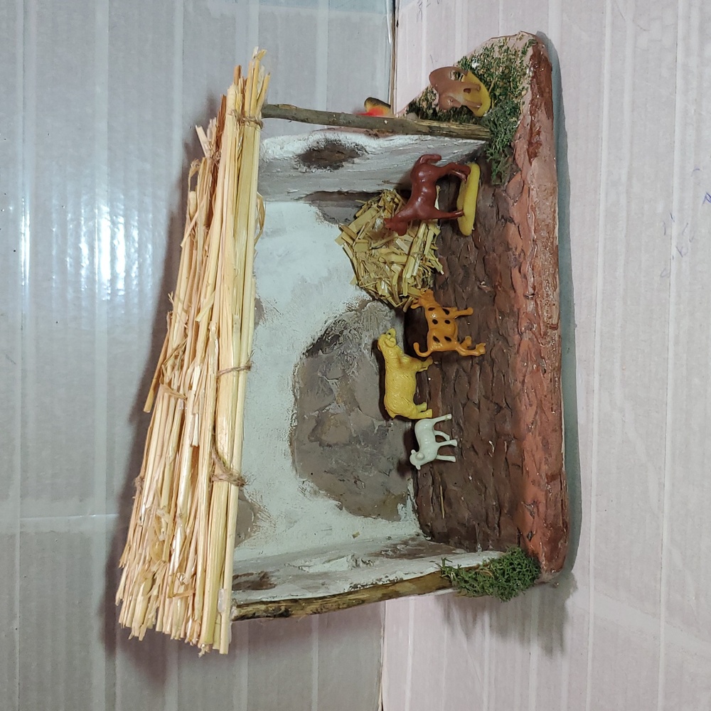 Andmade Rustic Nativity Stable - Picture 2 of 12